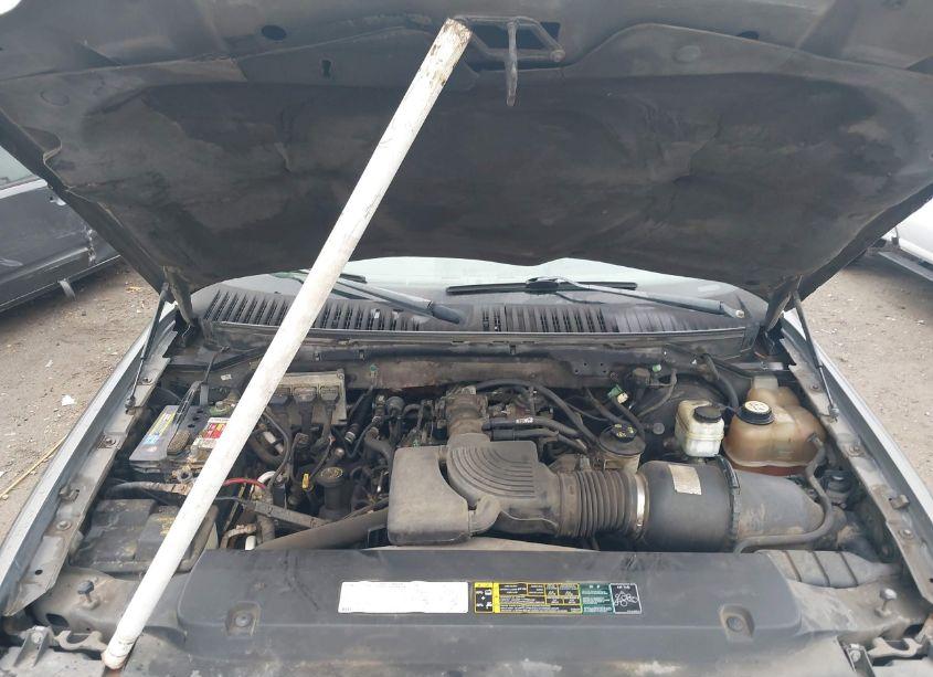 Photo 10 of 2004 Ford Expedition XLT (VIN 1FMFU15L74LB23446)