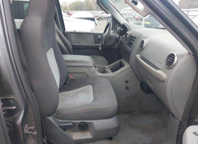Photo 5 of 2004 Ford Expedition XLT (VIN 1FMFU15L74LB23446)
