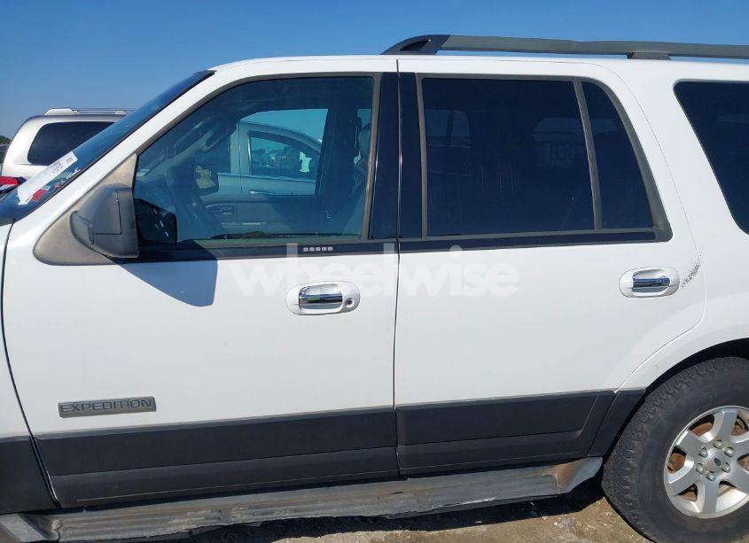 Photo 14 of 2007 Ford Expedition XLT (VIN 1FMFU16507LA67743)