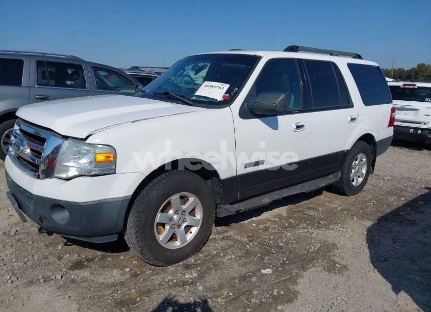 Photo 2 of 2007 Ford Expedition XLT (VIN 1FMFU16507LA67743)