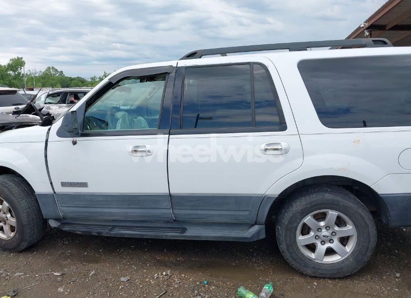 Photo 15 of 2007 Ford Expedition XLT (VIN 1FMFU16537LA08136)