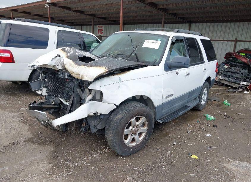 Photo 2 of 2007 Ford Expedition XLT (VIN 1FMFU16537LA08136)