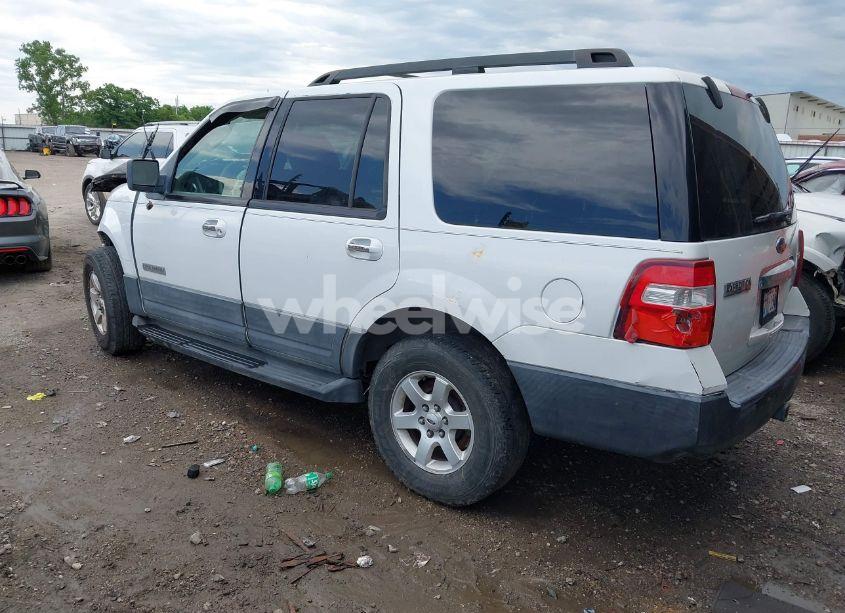 Photo 3 of 2007 Ford Expedition XLT (VIN 1FMFU16537LA08136)
