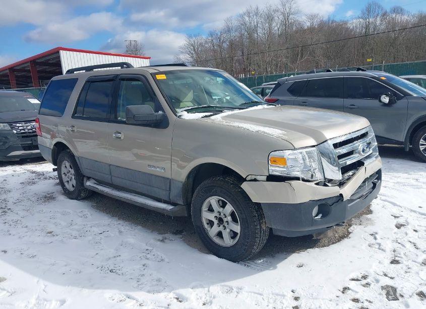 2007 Ford Expedition XLT (VIN 1FMFU16547LA94301) main photo