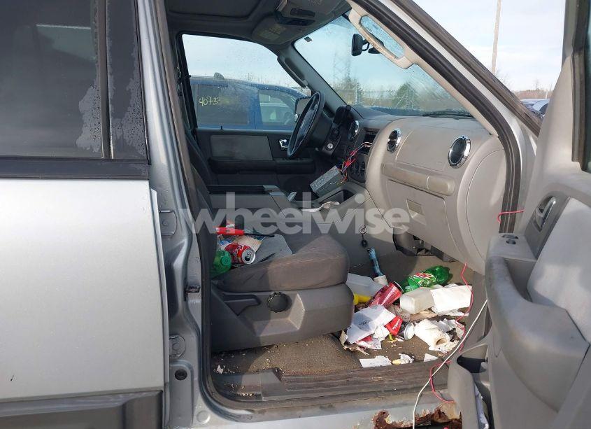 Photo 5 of 2006 Ford Expedition XLT/XLT SPORT (VIN 1FMFU16566LA27388)