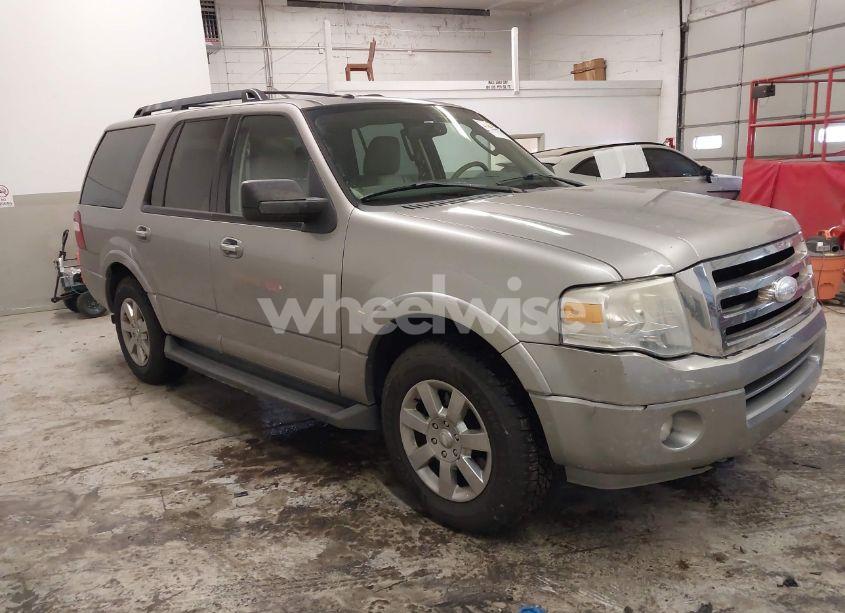 2009 Ford Expedition XLT (VIN 1FMFU16589LA00472) main photo