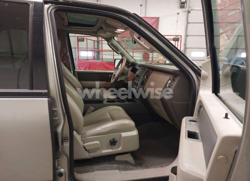 Photo 5 of 2009 Ford Expedition XLT (VIN 1FMFU16589LA00472)