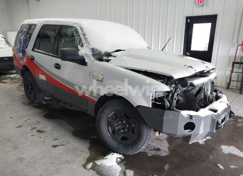 2007 Ford Expedition XLT (VIN 1FMFU165X7LA68026) main photo