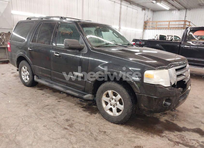 2008 Ford Expedition XLT (VIN 1FMFU165X8LA41555) main photo