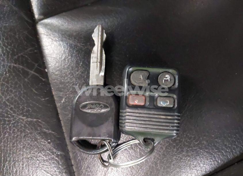 Photo 11 of 2008 Ford Expedition XLT (VIN 1FMFU165X8LA41555)