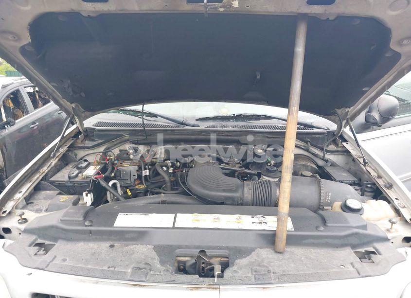 Photo 10 of 2001 Ford Expedition XLT (VIN 1FMFU16L01LA85178)