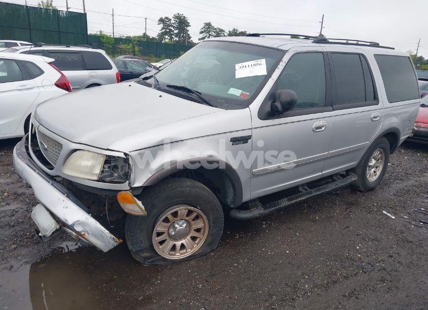 Photo 2 of 2001 Ford Expedition XLT (VIN 1FMFU16L01LA85178)