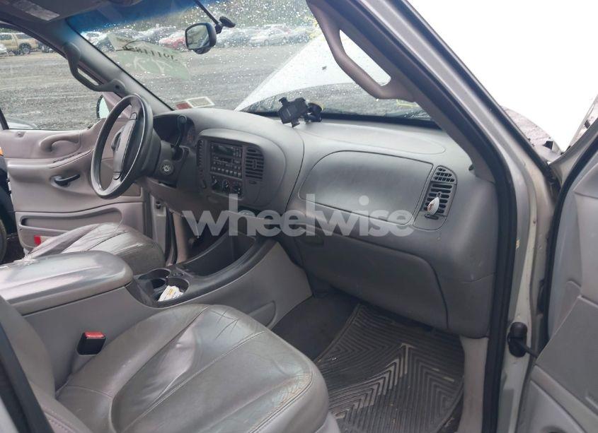 Photo 5 of 2001 Ford Expedition XLT (VIN 1FMFU16L01LA85178)