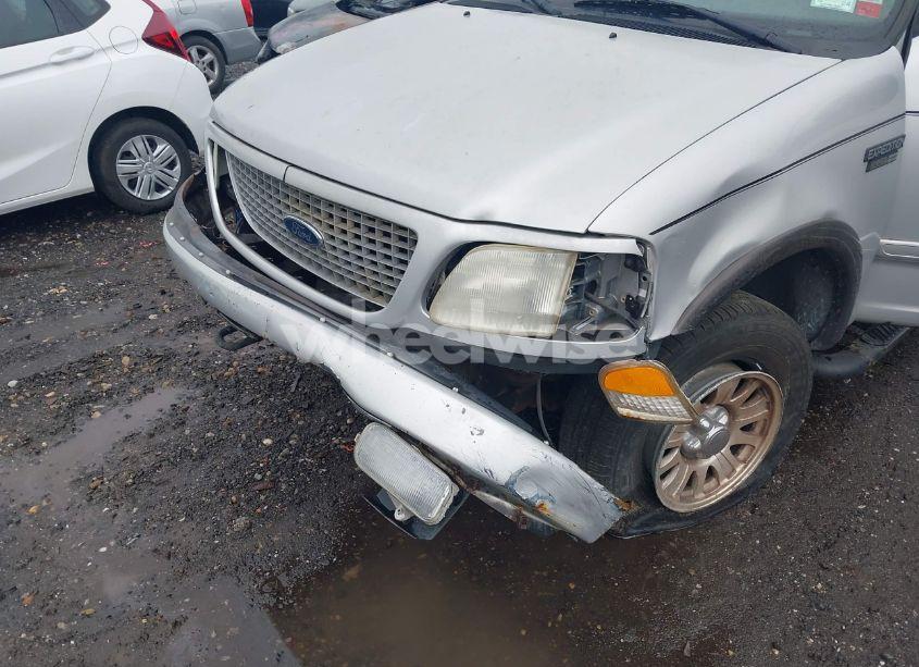 Photo 6 of 2001 Ford Expedition XLT (VIN 1FMFU16L01LA85178)