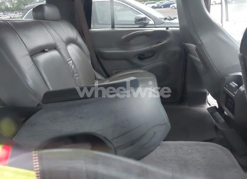 Photo 8 of 2001 Ford Expedition XLT (VIN 1FMFU16L01LA85178)