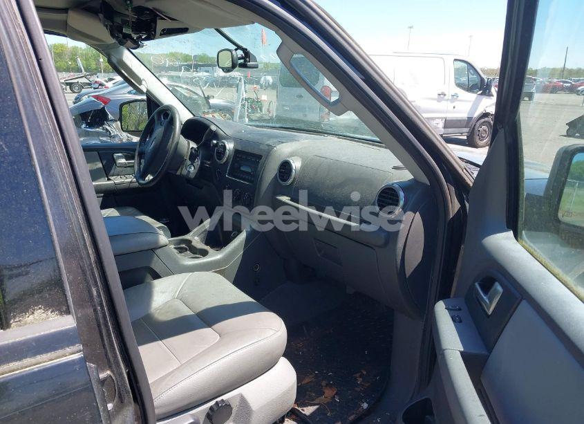 Photo 5 of 2003 Ford Expedition XLT (VIN 1FMFU16L13LC24253)