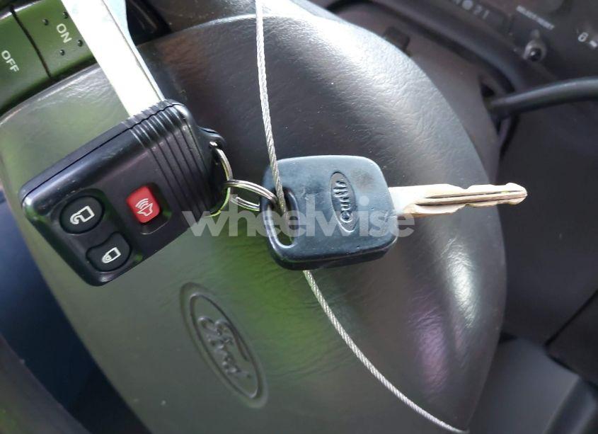 Photo 11 of 2000 Ford Expedition XLT (VIN 1FMFU16L1YLB49061)