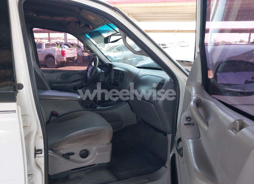 Photo 5 of 2000 Ford Expedition XLT (VIN 1FMFU16L1YLB49061)