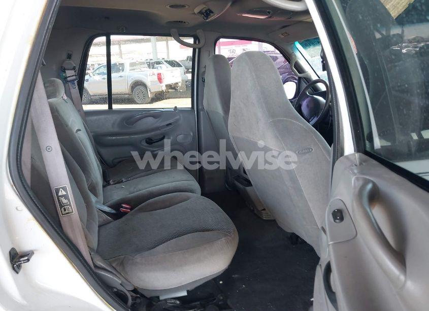 Photo 8 of 2000 Ford Expedition XLT (VIN 1FMFU16L1YLB49061)