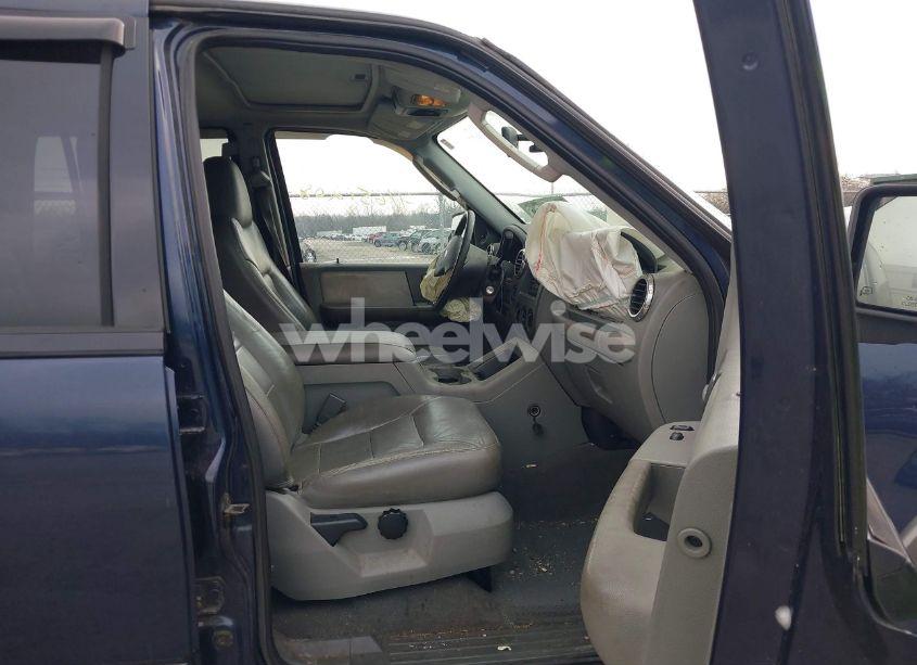 Photo 5 of 2004 Ford Expedition NBX/XLT (VIN 1FMFU16L24LA55975)
