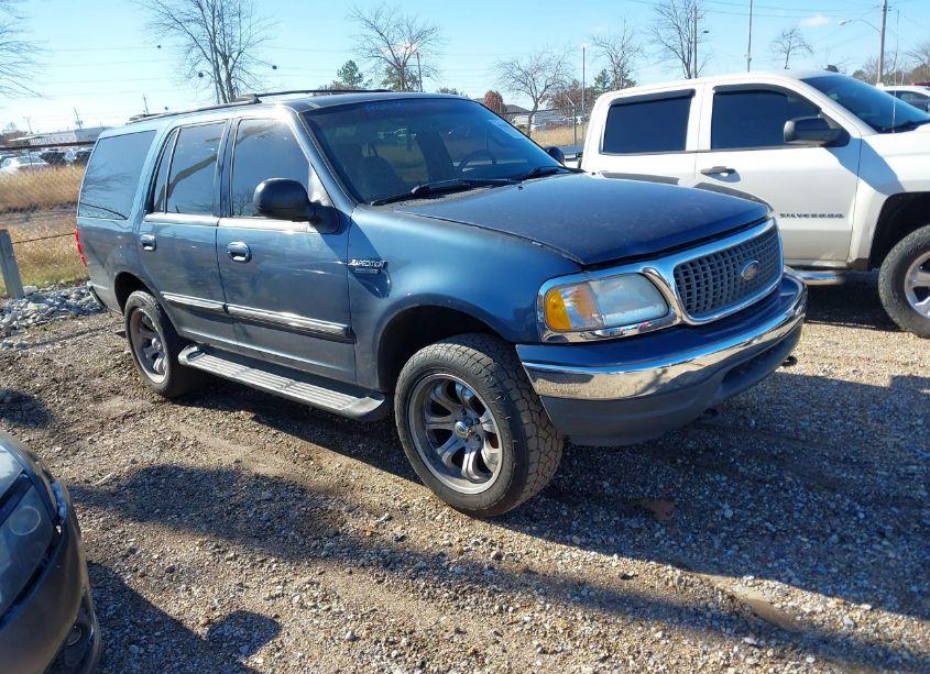 2002 Ford Expedition XLT (VIN 1FMFU16L42LA18505) main photo
