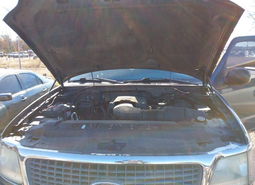 Photo 10 of 2002 Ford Expedition XLT (VIN 1FMFU16L42LA18505)