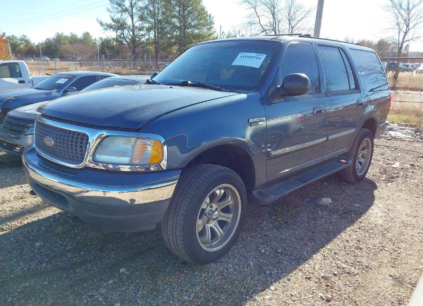 Photo 2 of 2002 Ford Expedition XLT (VIN 1FMFU16L42LA18505)