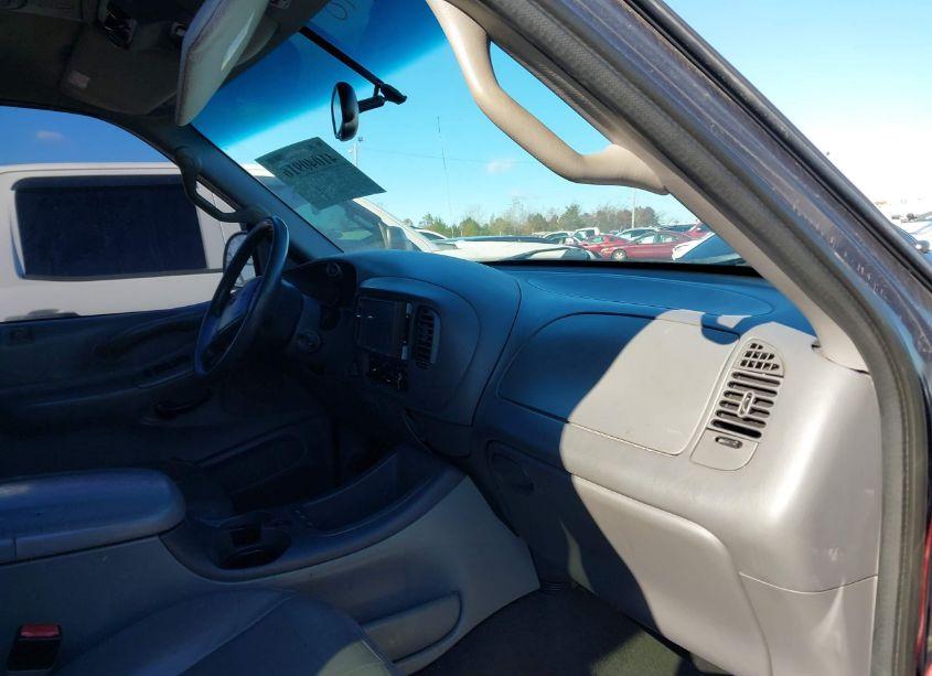 Photo 5 of 2002 Ford Expedition XLT (VIN 1FMFU16L42LA18505)