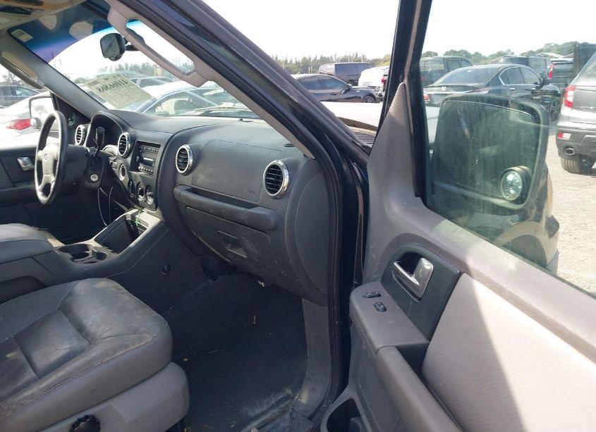 Photo 5 of 2003 Ford Expedition XLT (VIN 1FMFU16L43LA90192)