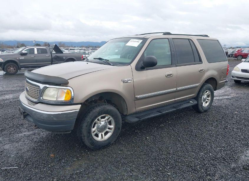 Photo 2 of 2002 Ford Expedition XLT (VIN 1FMFU16L52LA85744)