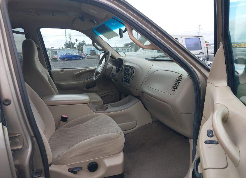 Photo 5 of 2002 Ford Expedition XLT (VIN 1FMFU16L52LA85744)