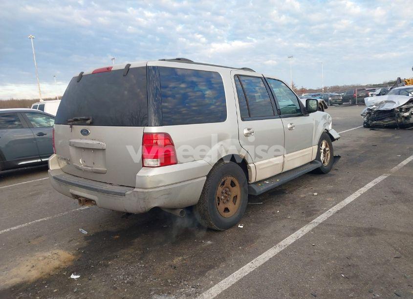 Photo 4 of 2003 Ford Expedition XLT (VIN 1FMFU16L63LC56132)