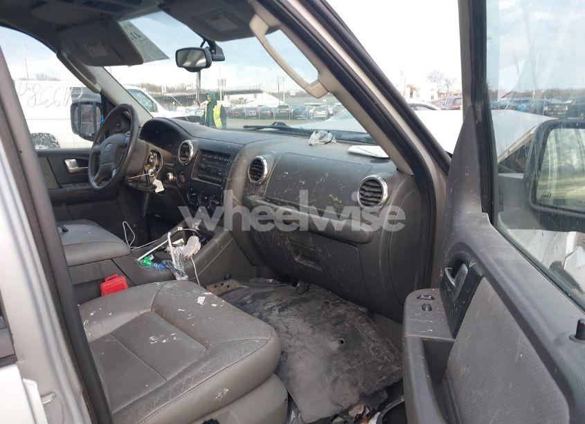 Photo 5 of 2003 Ford Expedition XLT (VIN 1FMFU16L63LC56132)