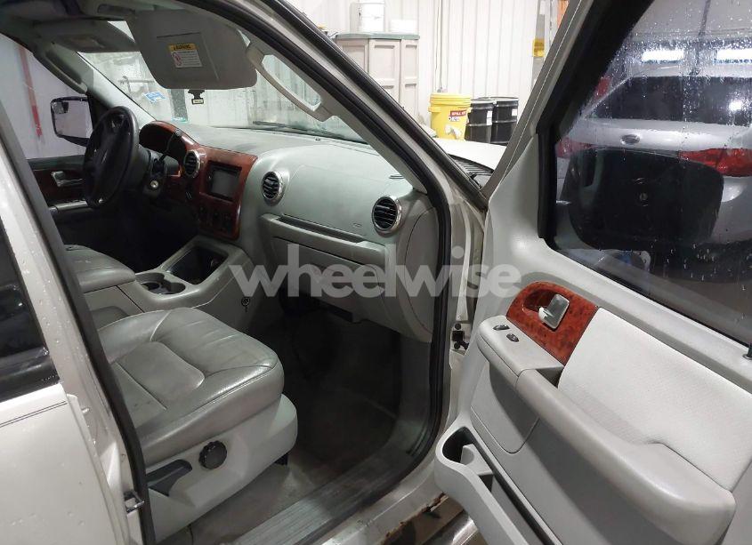 Photo 5 of 2004 Ford Expedition NBX/XLT (VIN 1FMFU16L74LB54114)