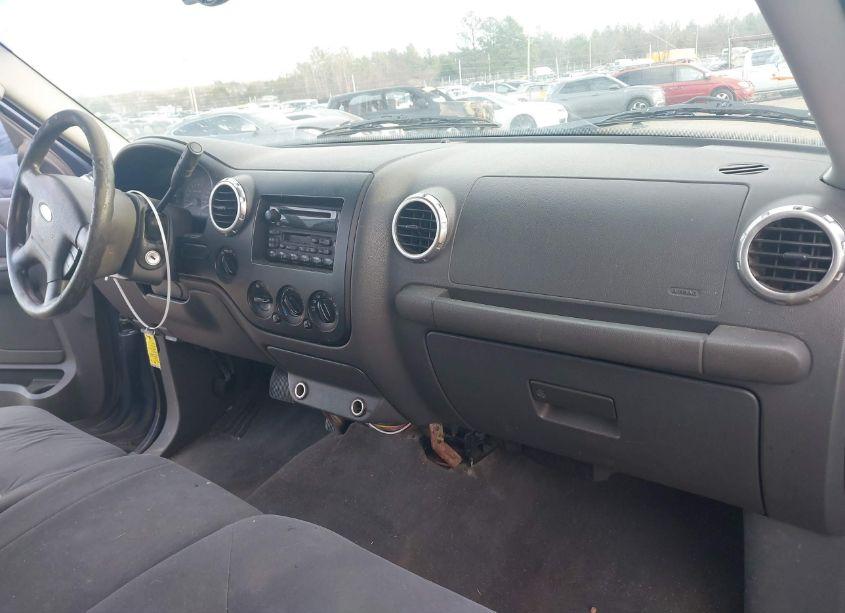 Photo 5 of 2003 Ford Expedition XLT (VIN 1FMFU16W43LA98139)