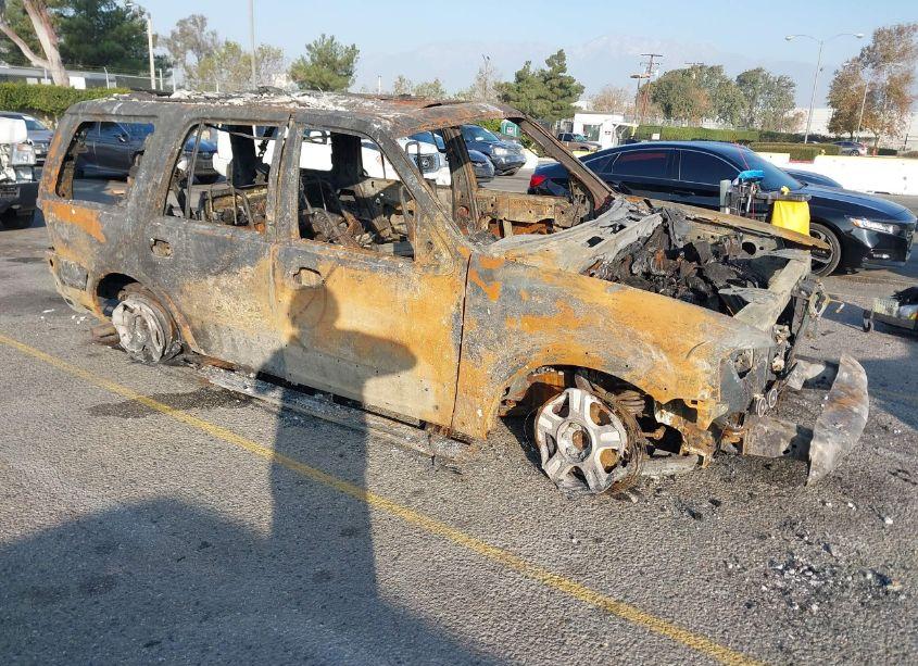 2004 Ford Expedition EDDIE BAUER (VIN 1FMFU17L74LA33002) main photo