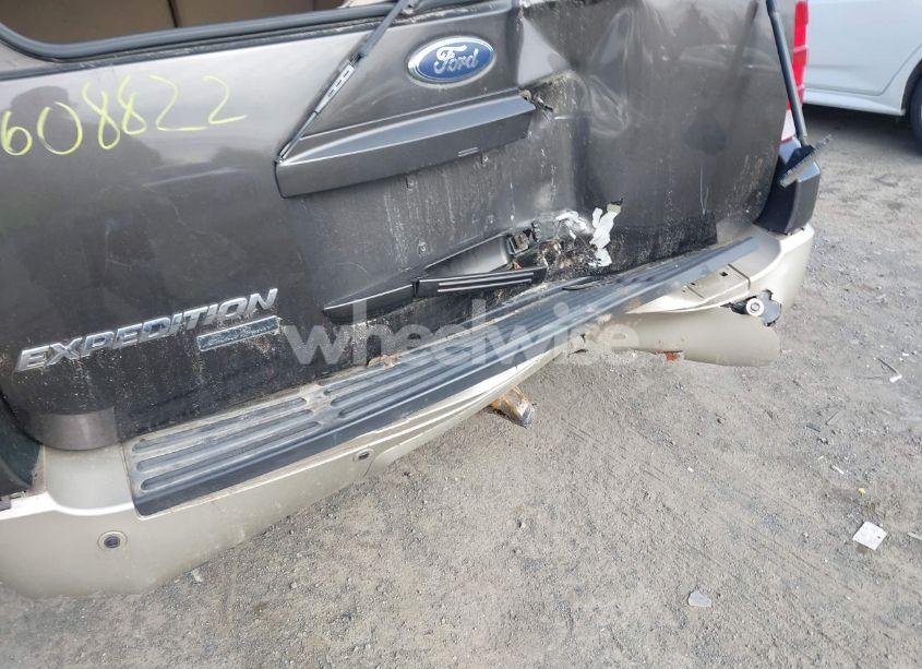 Photo 6 of 2005 Ford Expedition EDDIE BAUER/KING RANCH (VIN 1FMFU18555LA39558)