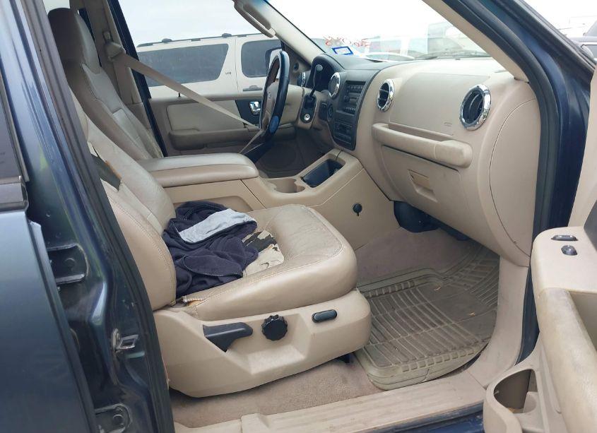 Photo 5 of 2005 Ford Expedition EDDIE BAUER/KING RANCH (VIN 1FMFU18555LA97198)