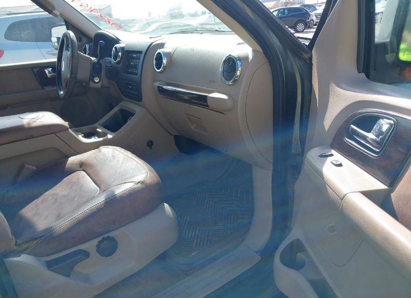 Photo 5 of 2005 Ford Expedition EDDIE BAUER/KING RANCH (VIN 1FMFU18555LB01749)