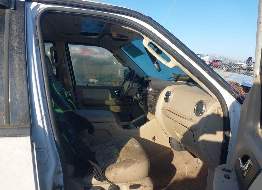 Photo 5 of 2005 Ford Expedition EDDIE BAUER/KING RANCH (VIN 1FMFU18565LA23515)