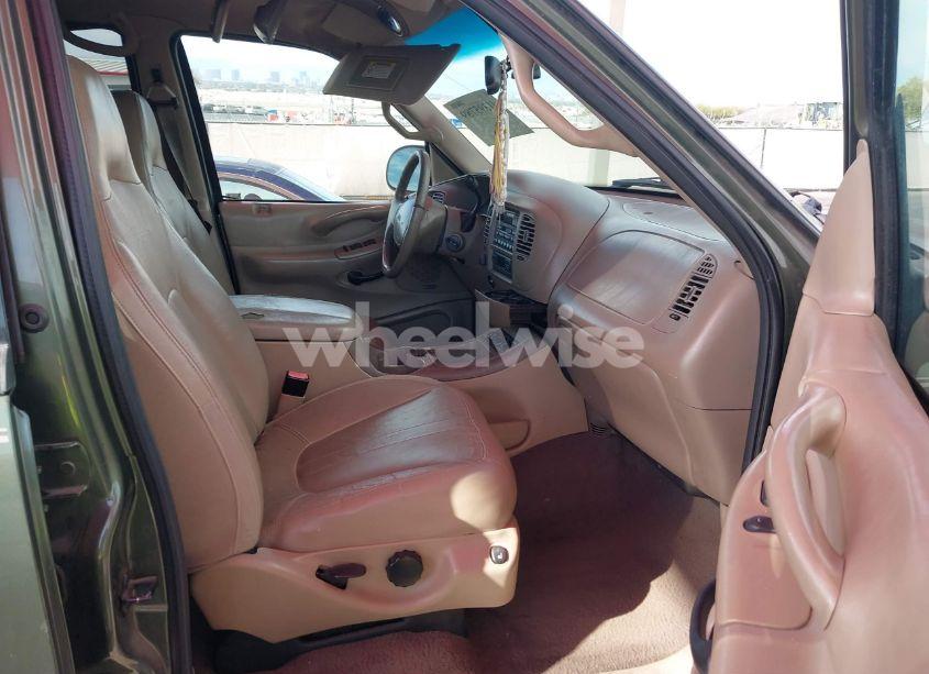 Photo 5 of 2001 Ford Expedition EDDIE BAUER (VIN 1FMFU18L11LB15964)