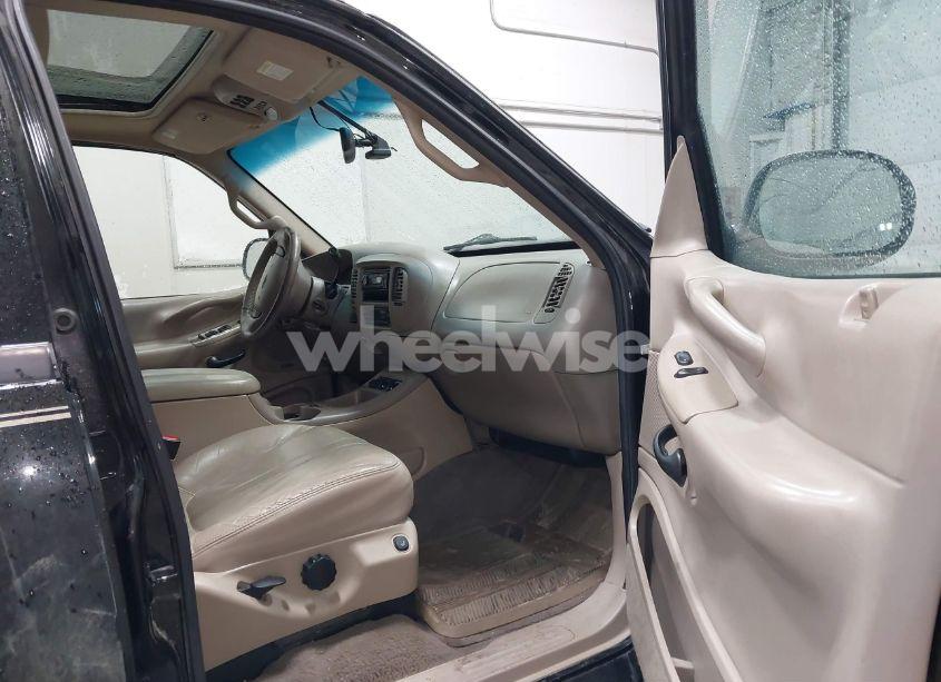 Photo 5 of 2002 Ford Expedition EDDIE BAUER (VIN 1FMFU18L22LA37339)