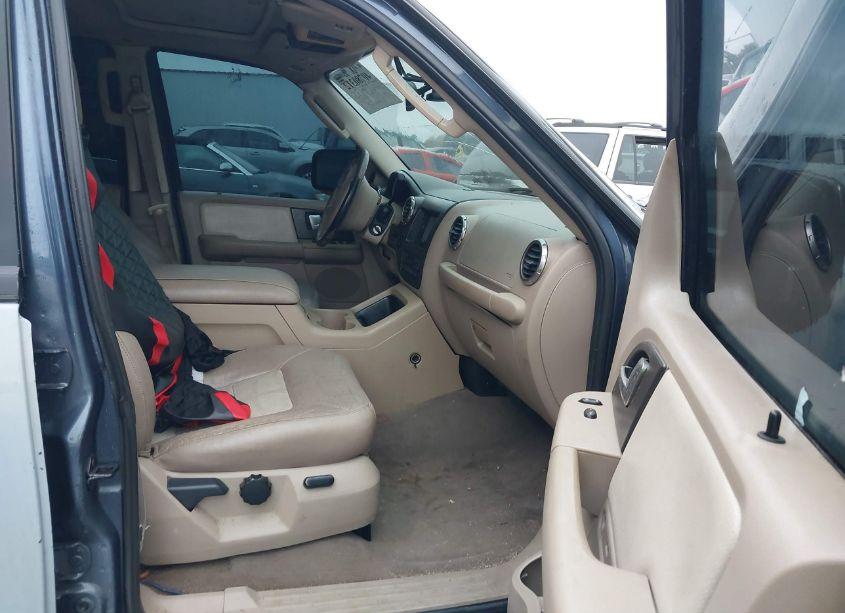 Photo 5 of 2004 Ford Expedition EDDIE BAUER (VIN 1FMFU18L44LA43839)