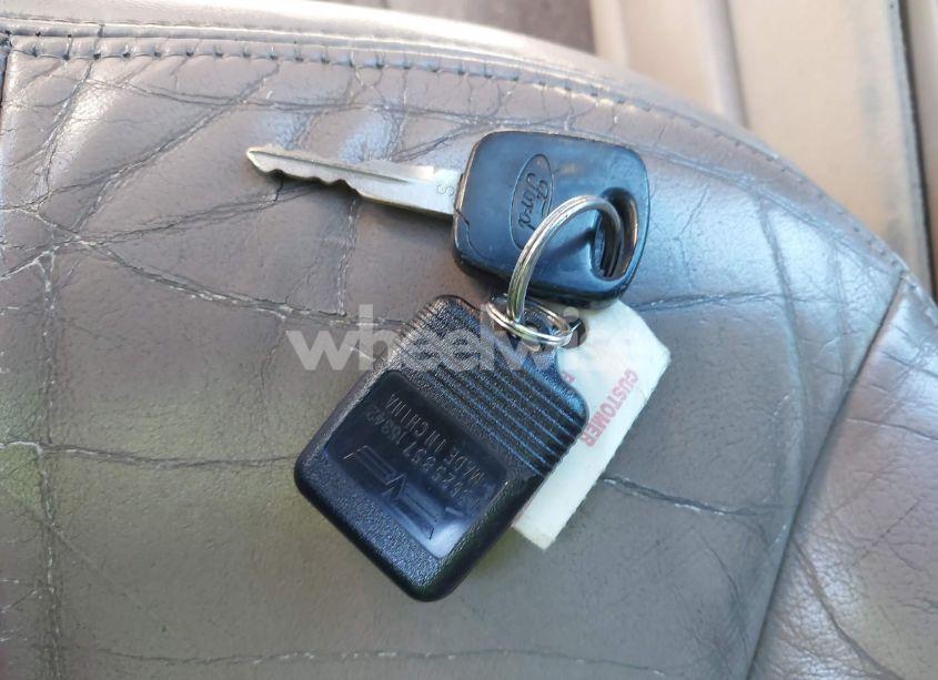 Photo 11 of 1998 Ford Expedition EDDIE BAUER/XLT (VIN 1FMFU18L5WLA05569)