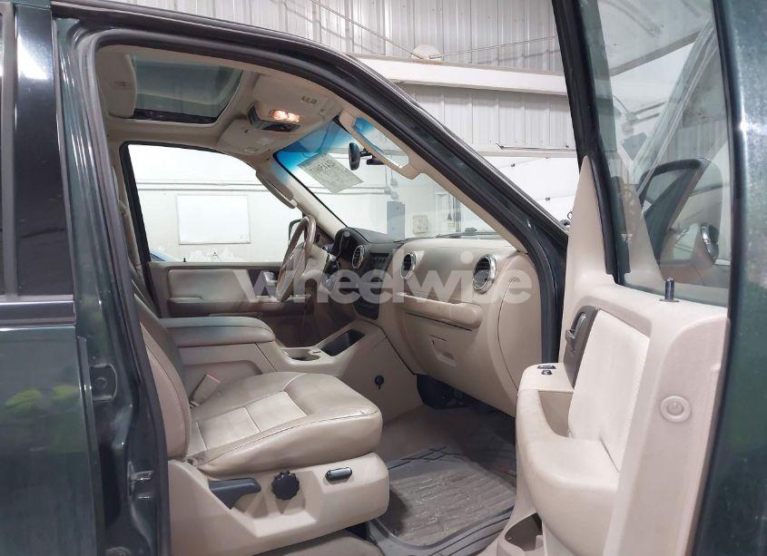 Photo 5 of 2004 Ford Expedition EDDIE BAUER (VIN 1FMFU18L74LA59193)