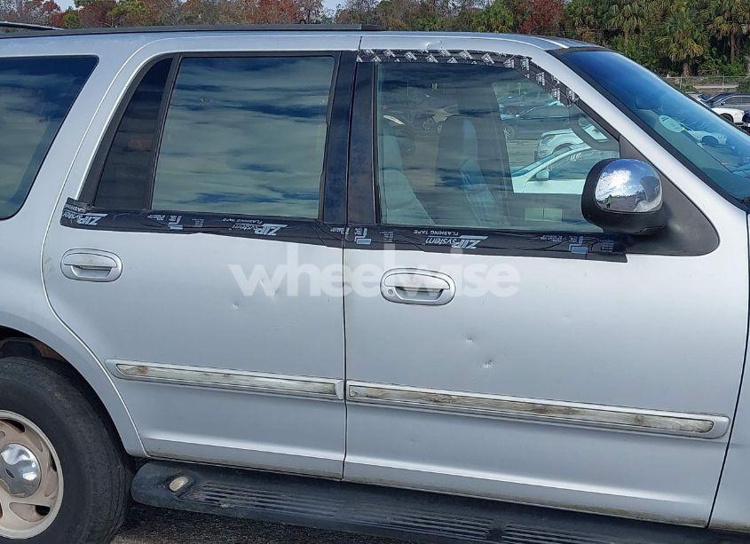 Photo 6 of 1997 Ford Expedition EDDIE BAUER/XLT (VIN 1FMFU18L7VLB17739)