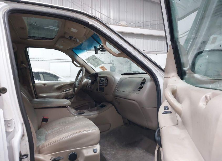 Photo 5 of 2002 Ford Expedition EDDIE BAUER (VIN 1FMFU18L82LA39600)