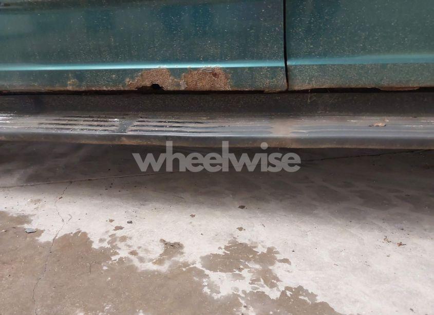 Photo 6 of 1997 Ford Expedition EDDIE BAUER/XLT (VIN 1FMFU18L9VLB67896)