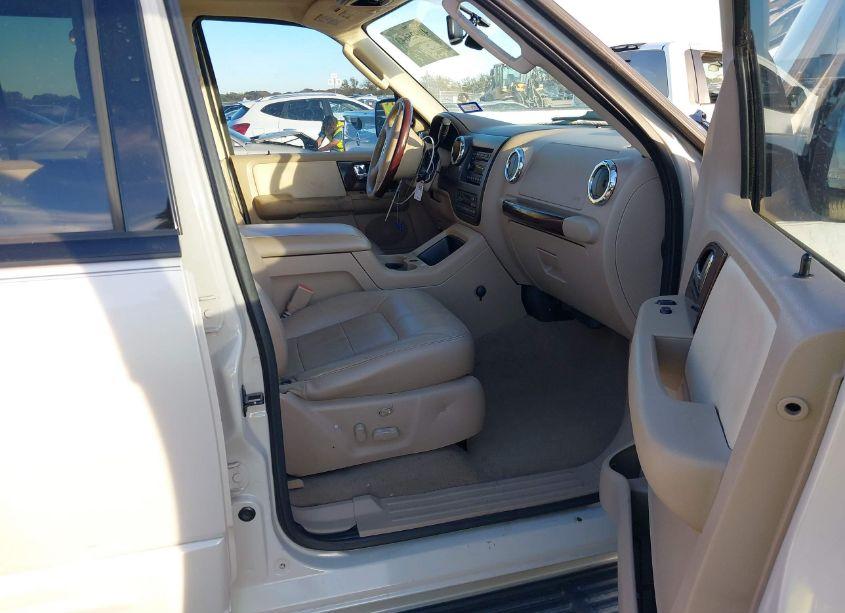 Photo 5 of 2006 Ford Expedition LIMITED (VIN 1FMFU19526LA62277)