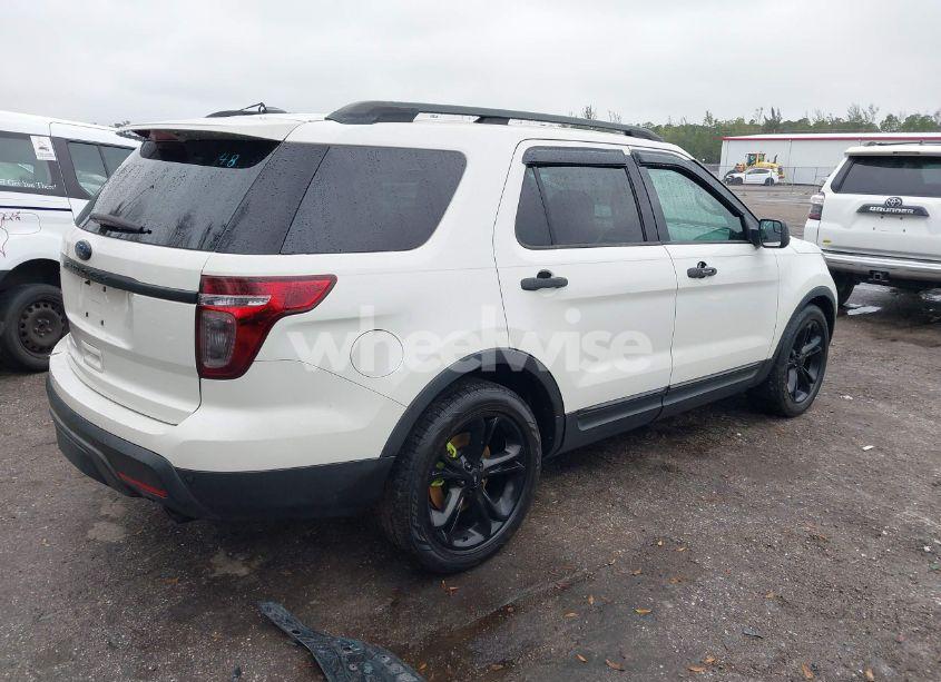 Photo 4 of 2011 Ford Explorer (VIN 1FMHK7B87BGA88270)